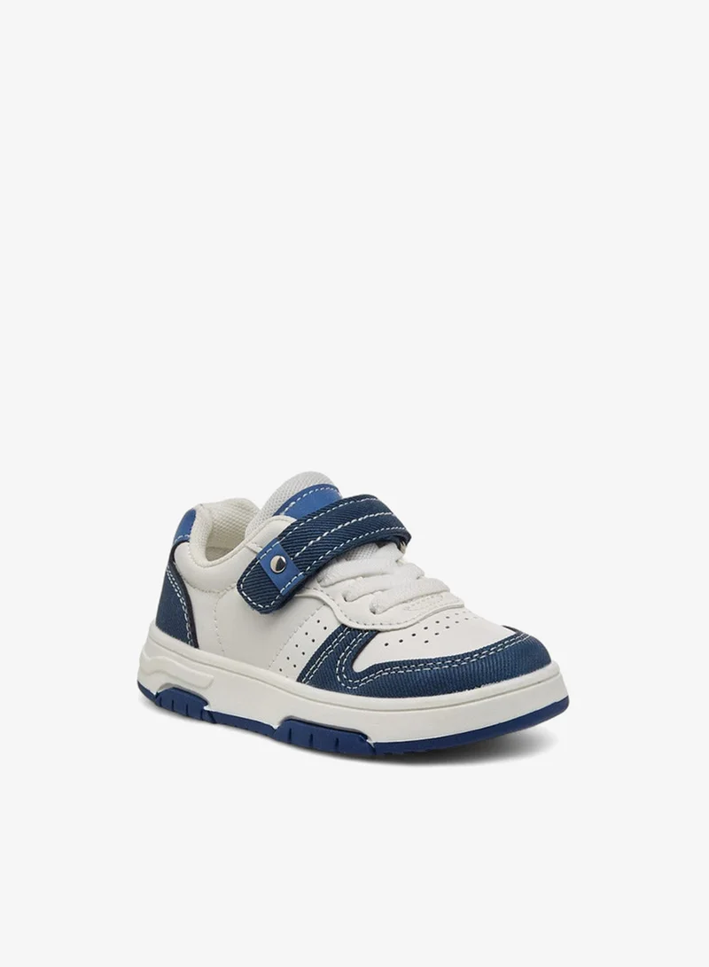 جونيورز أحذية رياضية للأولاد بشريط لاصق